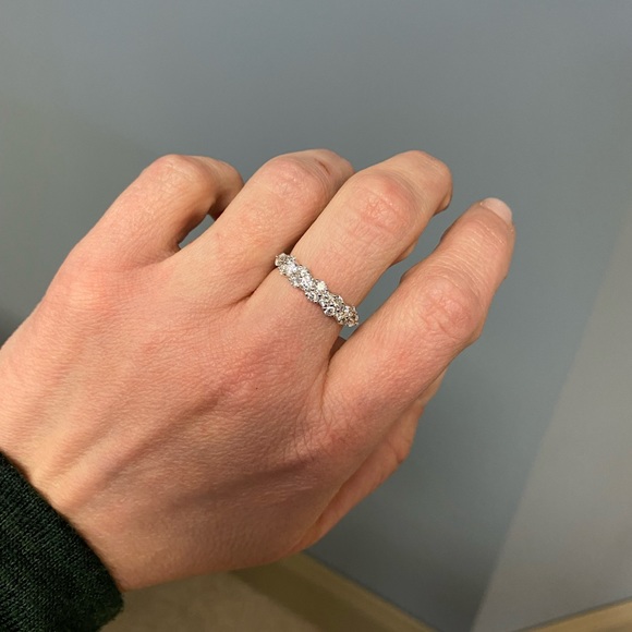 Gorgeous 1ctw Diamond Band - Picture 1 of 8